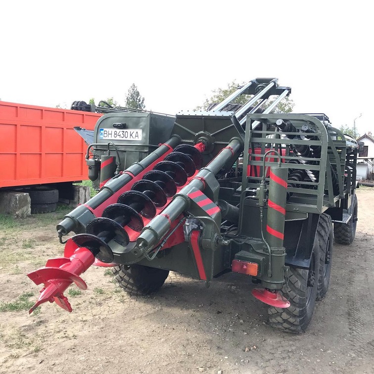 Бурова установка БГМ 1 на базі Зіла 157