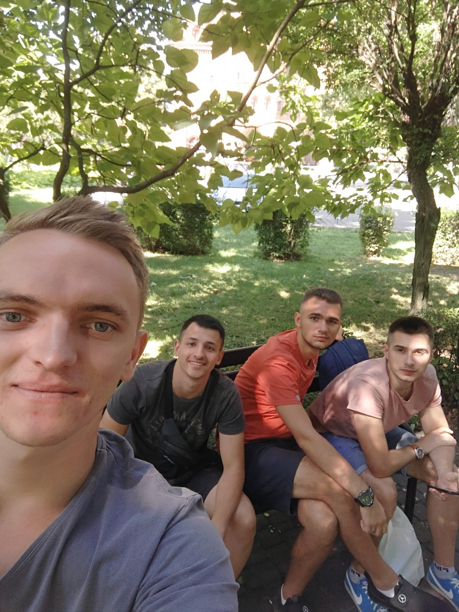 Джони Тра