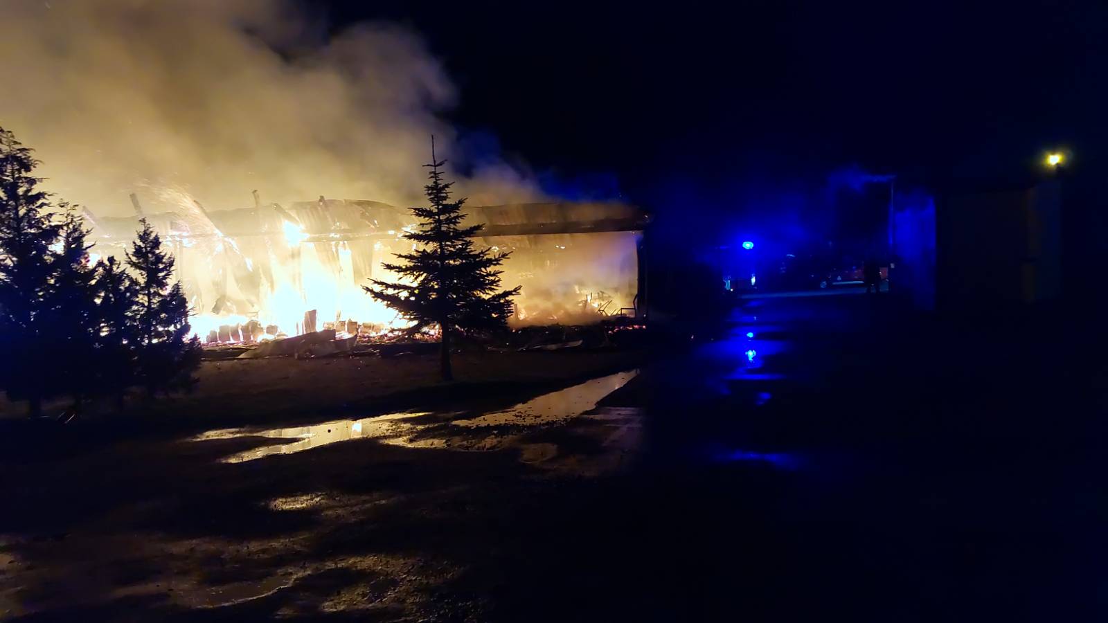 Фото з місця пожежі