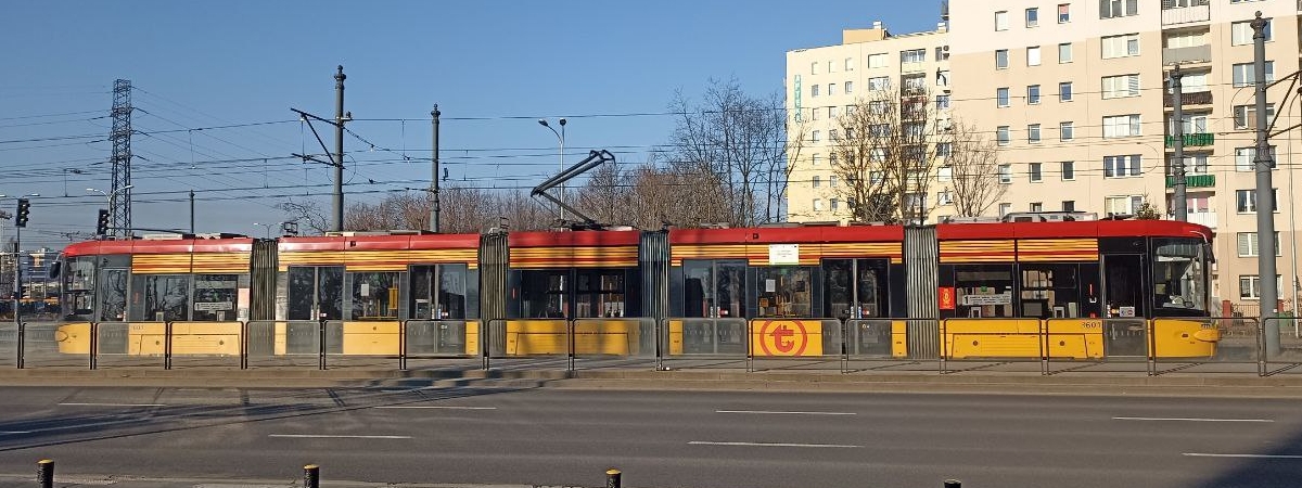 У Варшаві дозволили пільговий проїзд учням українських шкіл