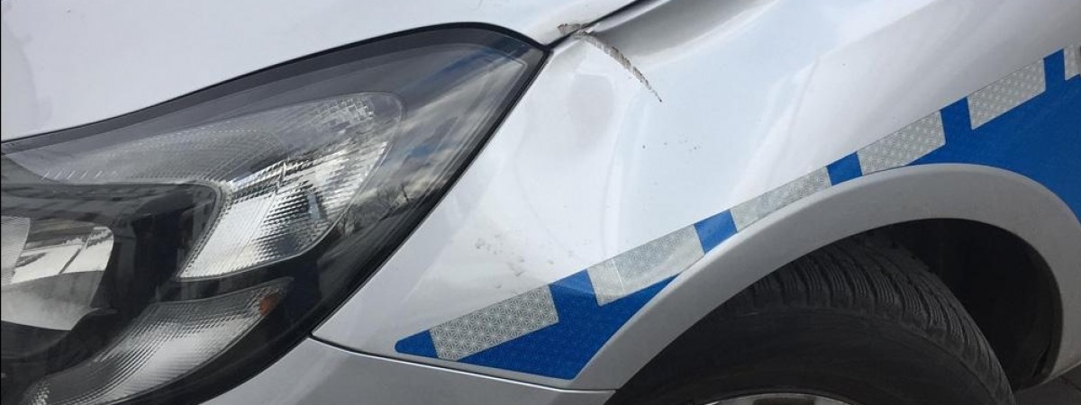 У Польщі українка побила поліціянтку й пом’яла авто, вимагаючи депортації в Україну