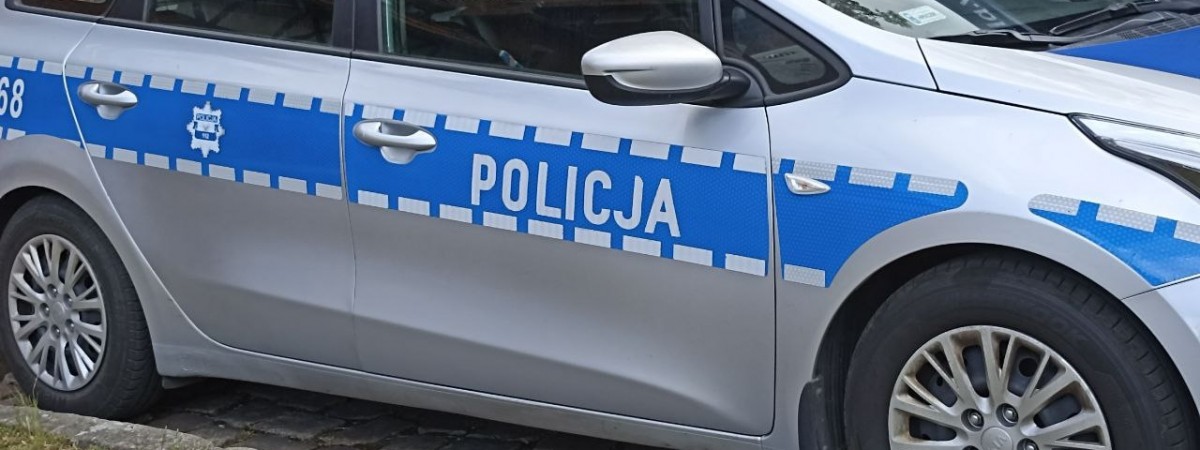 Польща: українець залишив 2-річну дитину в авто і пішов на закупи. Втрутилася поліція