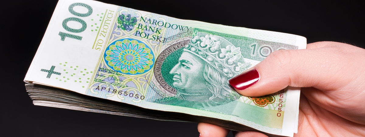Скільки заробляють українці в Польщі: кому і де платять більше 