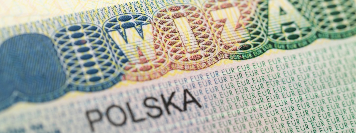 Продовження легального перебування українців у Польщі: які важливі зміни готуються