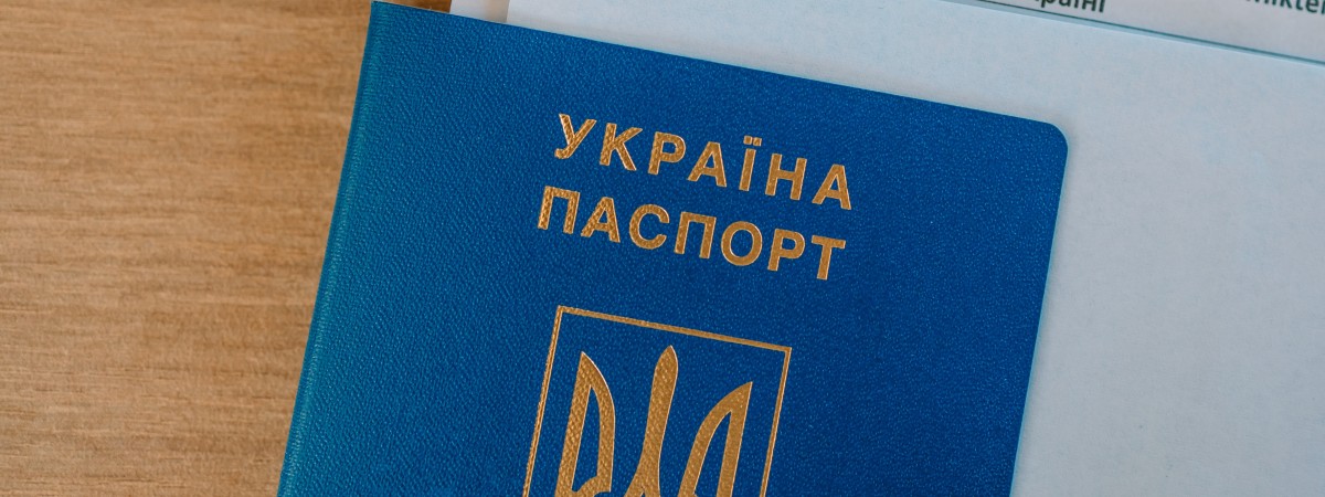 Українським чоловікам за кордоном дозволили дистанційно ставати на військовий облік
