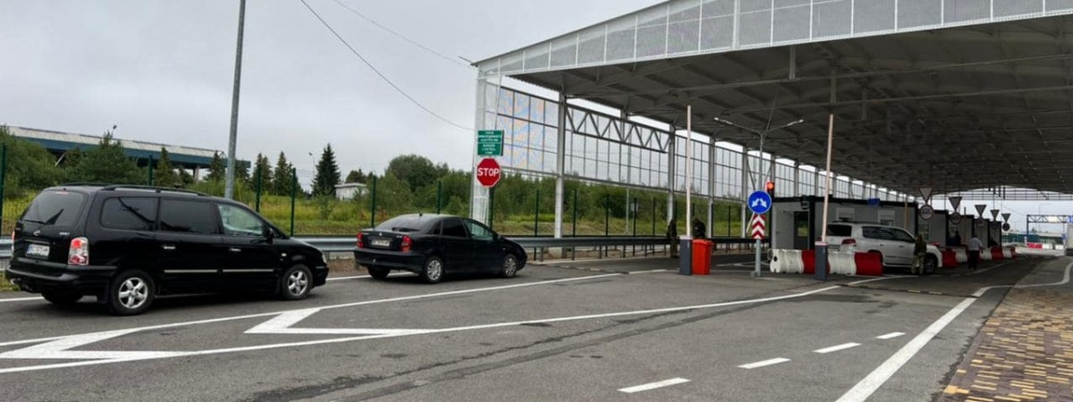 У пункті “Краківець” відновили пропуск легкових авто до Польщі