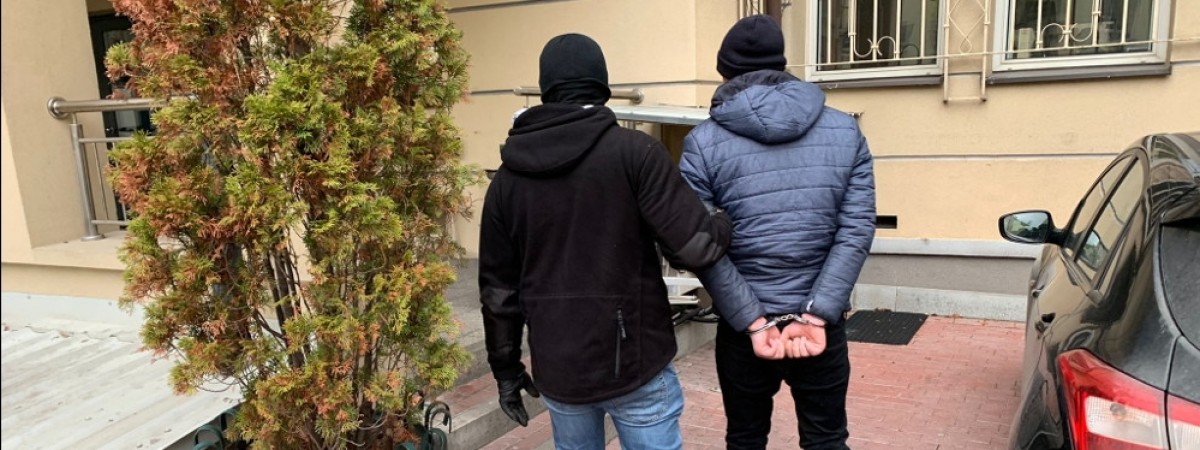 У Польщі затримали українця: він ховався від поліції в дивані, бо начудив у ресторані
