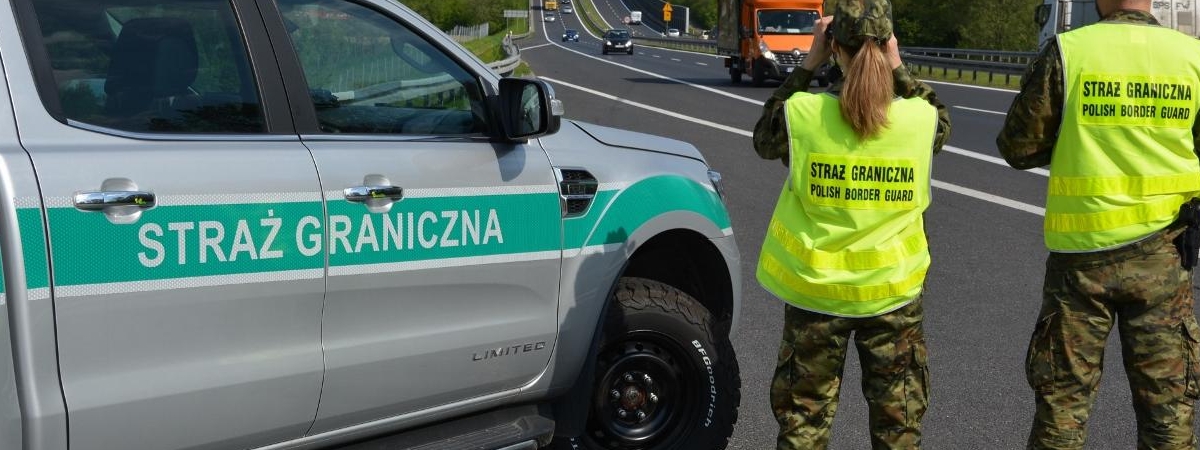 У Польщі затримали бус з українцями, які їхали на польських документах на роботу до Чехії 