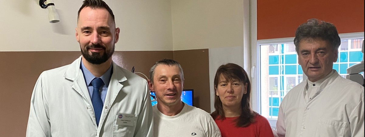 У Польщі повернули зір українцю, який не бачив 30 років