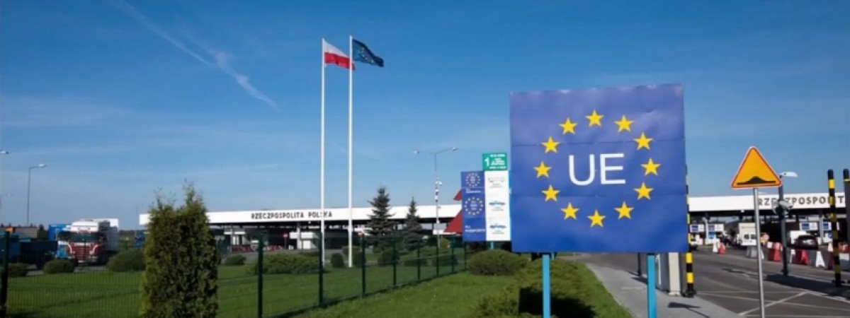 Чоловіків-українців з подвійним громадянством і з ПМП за кордоном вже не випускають з України