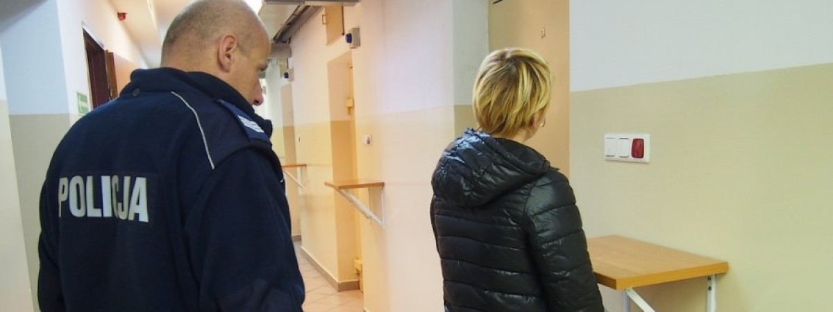 Українку депортували під конвоєм: приклади халеп, в які заробітчани потрапляють у Польщі