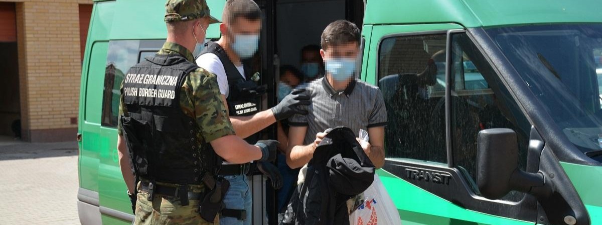 У Польщі спіймали 2-х українців, які ввозили в країну нелегальних мігрантів 