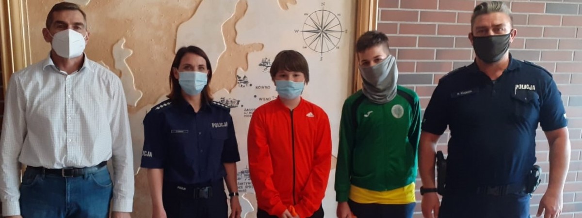 Польські школярі допомогли українцеві вернути загублений гаманець з грошима і не тільки