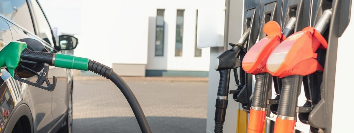 5 мереж АЗС у Польщі у вересні продовжать заправляти авто зі знижкою 30 грош за літр
