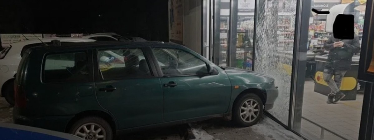 У Польщі нетверезий українець без водійського посвідчення та страховки в'їхав у “Бєдронку”