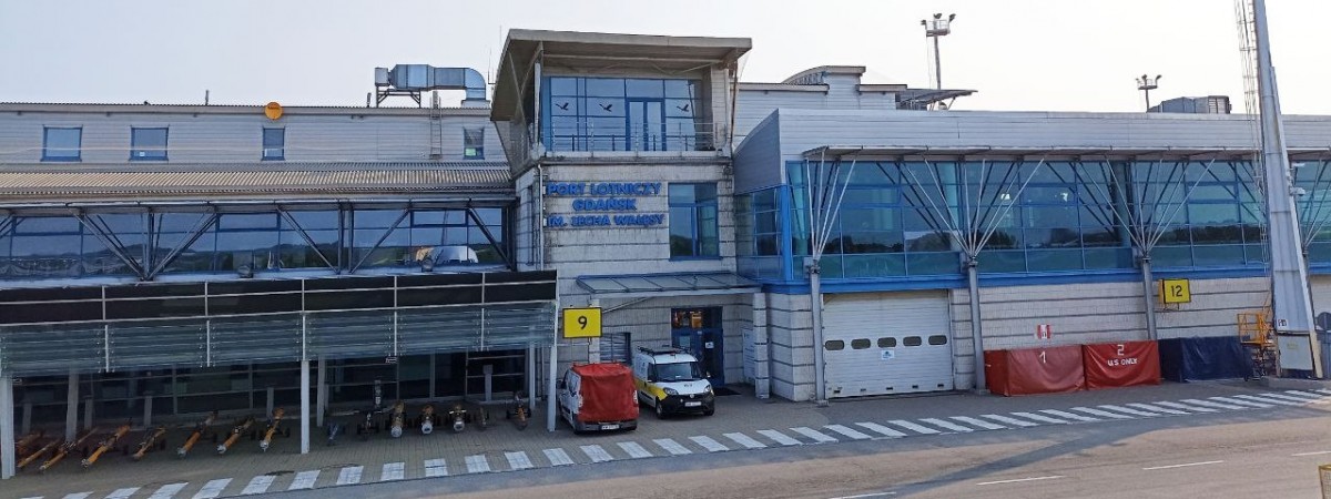 У Польщі чоловік хотів полетіти з аеропорта, але “влетів” там. Це був українець