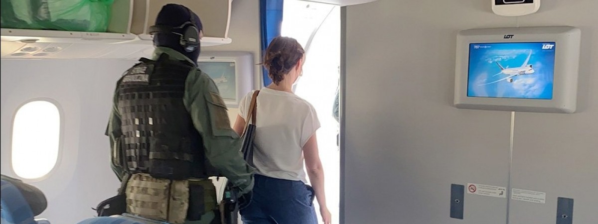 У Польщі 2-х українців оштрафували через їхні витівки в літаку