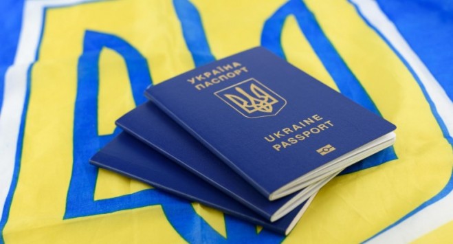 Украине грозит отмена безвизового режима? Принято скандальное решение