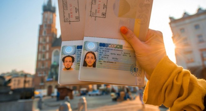 Подавать документы на визу в Польшу по почте с 15 марта предстоит по-новому 