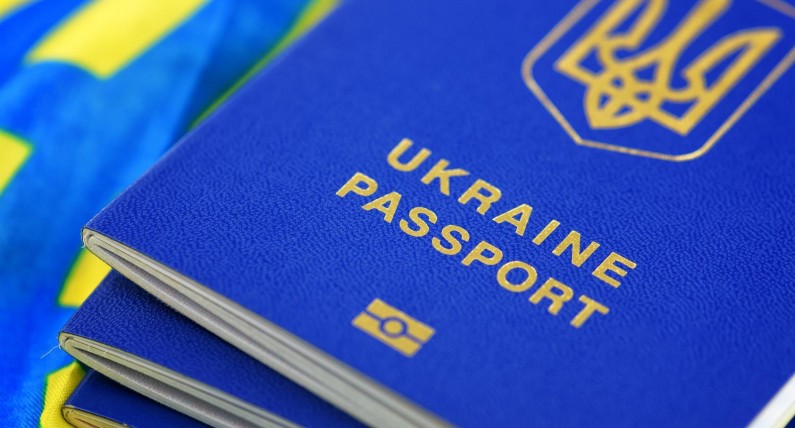 К сведению украинцев в Польше! Консульский отдел в Варшаве меняет правила приема граждан