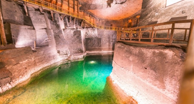Найгарніші підземні туристичні траси Польщі, які варто відвідати