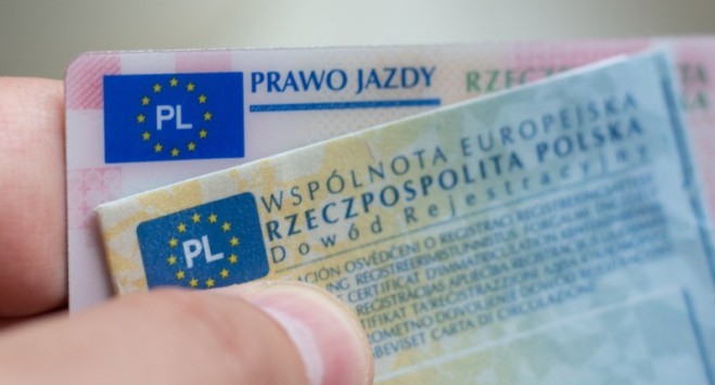 Іноземці в Польщі масово кинулися міняти водійські права на польські