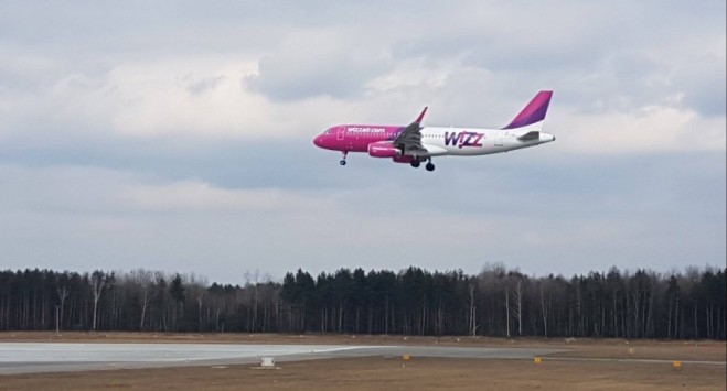 У Wizz Air черговий одноденний розпродаж на всі квитки. Є дуже вигідні пропозиції на рейси між Польщею та Україною 